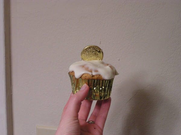 Pirate cupcake = rum cake, of course! 